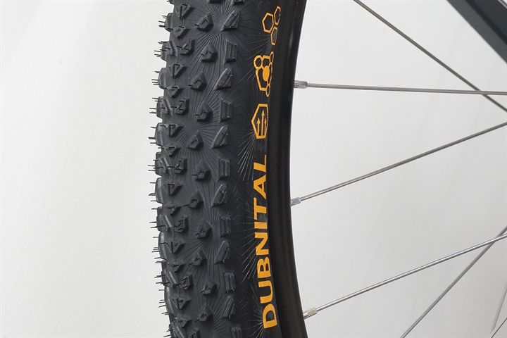 Continental Dubnital Race Rapid 2.00 / 50  mountain bike tire on a rolling resistance test machine