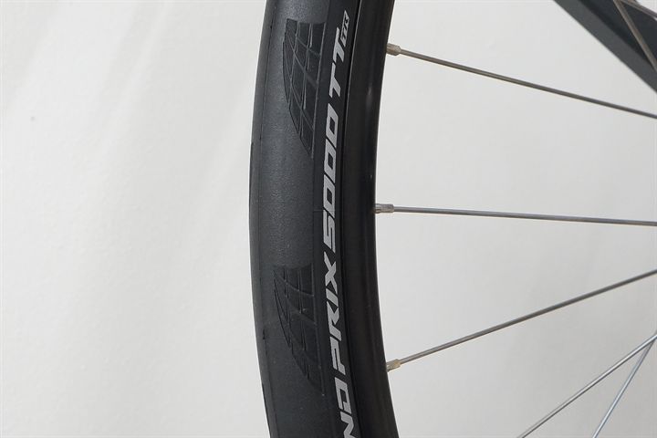 Continental Grand Prix 5000 TT TR 30 road bike tire on a rolling resistance test machine