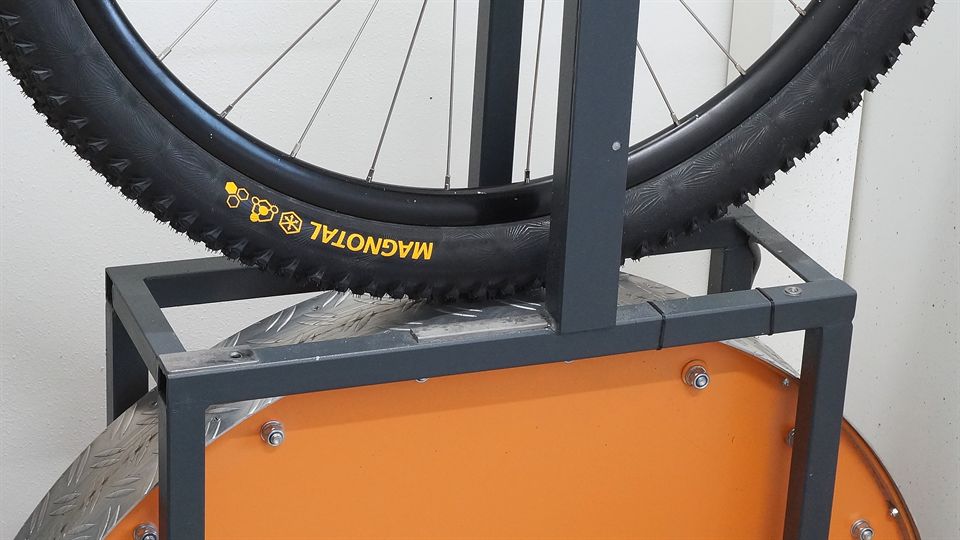Continental Magnotal Trail Grip 2.4 on a rolling resistance machine