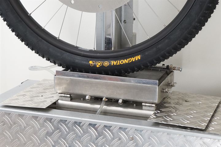 Continental Magnotal Trail Grip road bike tire on a grip test machine