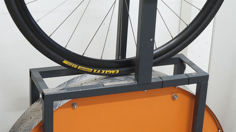 Goodyear Eagle F1 SuperSport RS TLR 28 on a rolling resistance machine
