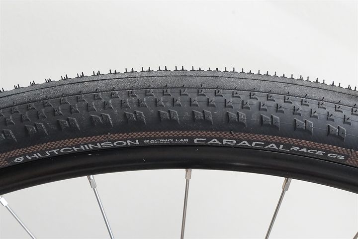 Hutchinson Caracal Race GridSkin 40  mountain bike tire on a rolling resistance test machine