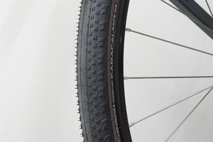 Hutchinson Caracal Race GridSkin 40  mountain bike tire on a rolling resistance test machine