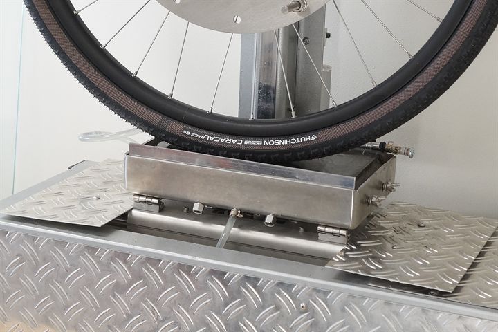 Hutchinson Caracal Race GridSkin road bike tire on a grip test machine