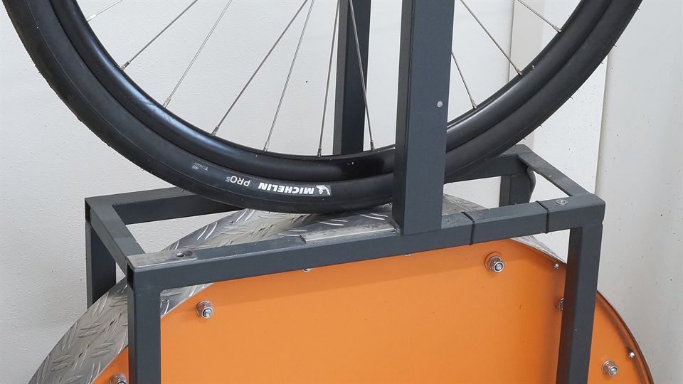 Michelin Pro 5 TLR 40 Lab Test Michelin Pro 5 TLR 40 on a rolling resistance machine