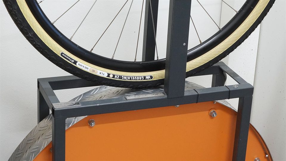 Panaracer GravelKing ZX R 45 Lab Test Panaracer GravelKing ZX R 45 on a rolling resistance machine