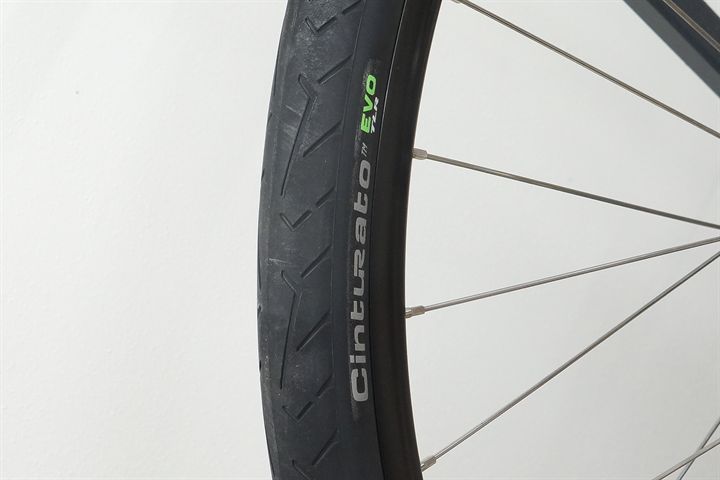 Pirelli Cinturato EVO TLR 40  mountain bike tire on a rolling resistance test machine