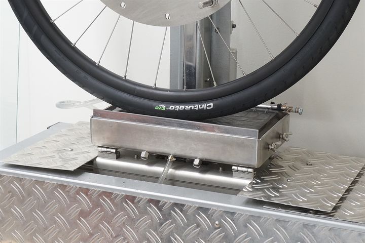 Pirelli Cinturato EVO TLR road bike tire on a grip test machine