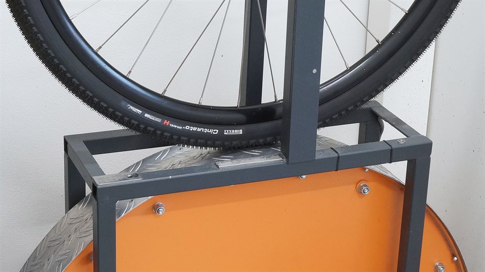 Pirelli Cinturato Gravel H SmartEvo GR 40 on a rolling resistance machine