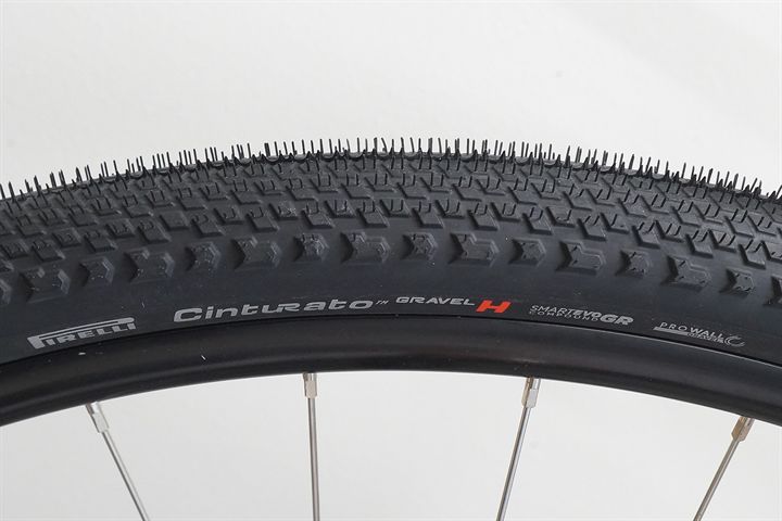 Pirelli Cinturato Gravel H SmartEvo GR 40  mountain bike tire on a rolling resistance test machine