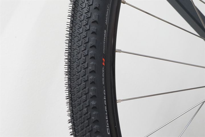Pirelli Cinturato Gravel H SmartEvo GR 40  mountain bike tire on a rolling resistance test machine