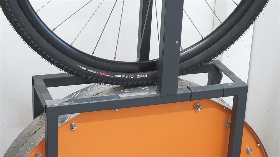 Pirelli Cinturato Gravel RH SmartEvo GR 40 on a rolling resistance machine