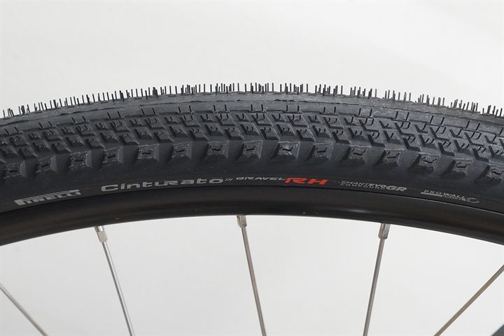 Pirelli Cinturato Gravel RH SmartEvo GR 40  mountain bike tire on a rolling resistance test machine