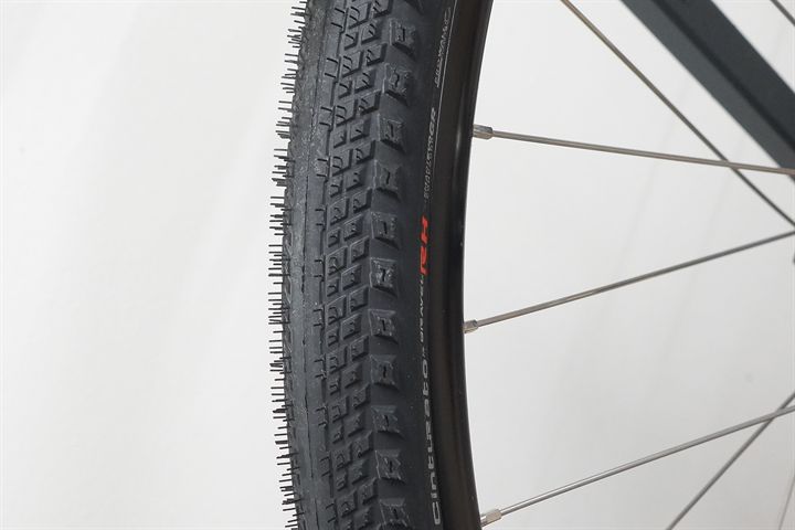 Pirelli Cinturato Gravel RH SmartEvo GR 40  mountain bike tire on a rolling resistance test machine