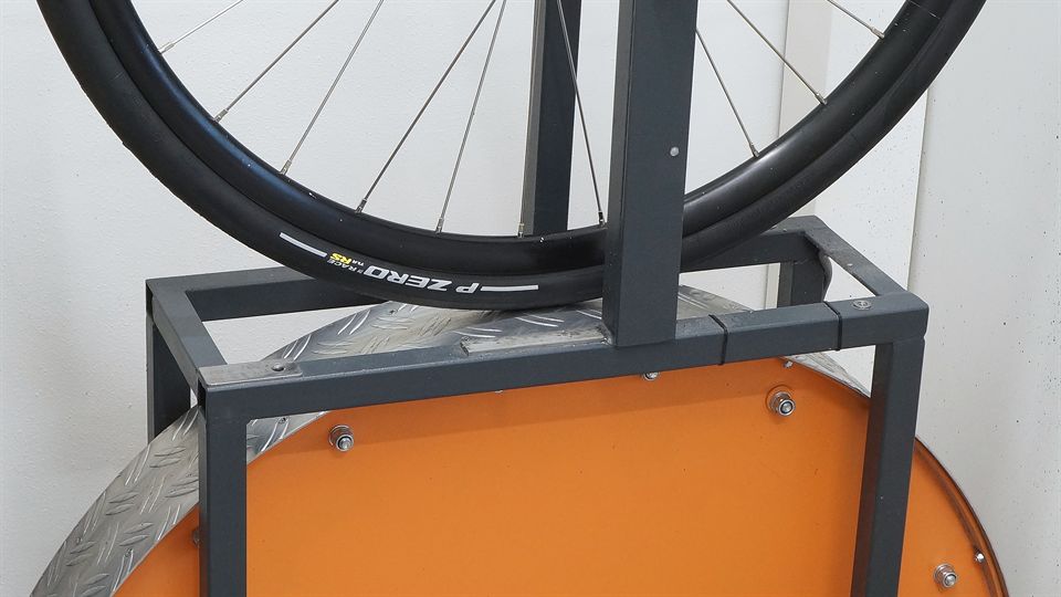 Pirelli P Zero Race TLR RS SpeedCore 30 Lab Test Pirelli P Zero Race TLR RS SpeedCore 30 on a rolling resistance machine