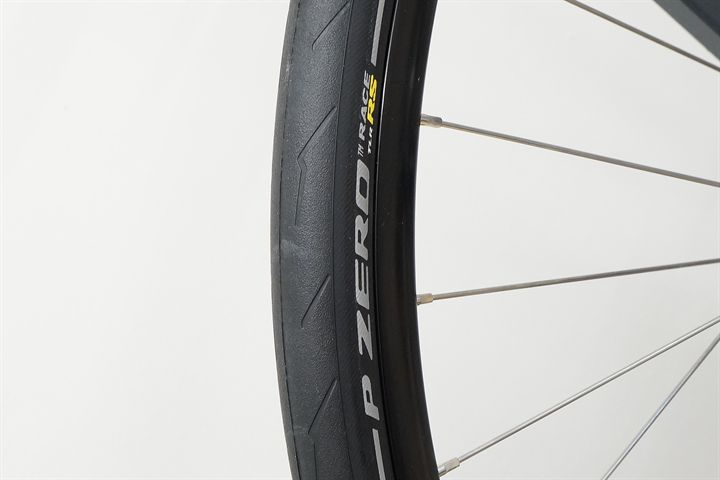 Pirelli P Zero Race TLR RS SpeedCore 30 road bike tire on a rolling resistance test machine