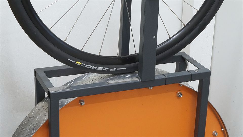 Pirelli P Zero Race TLR RS SpeedCore 35 Lab Test Pirelli P Zero Race TLR RS SpeedCore 35 on a rolling resistance machine