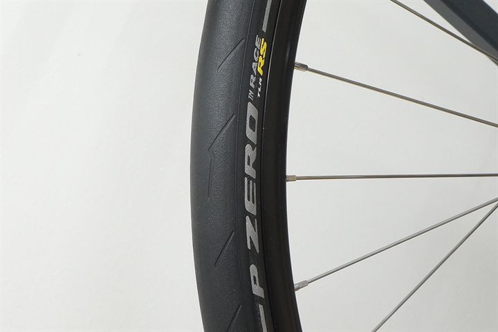 Pirelli P Zero Race TLR RS SpeedCore 35  mountain bike tire on a rolling resistance test machine