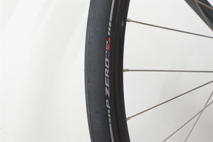 Pirelli P Zero Race TLR SL-R 30 road bike tire on a rolling resistance test machine