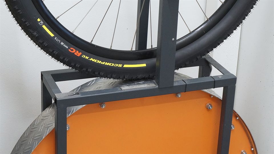 Pirelli Scorpion XC RC Race Lite Team Edition 2.4 Lab Test Pirelli Scorpion XC RC Race Lite Team Edition 2.4 on a rolling resistance machine