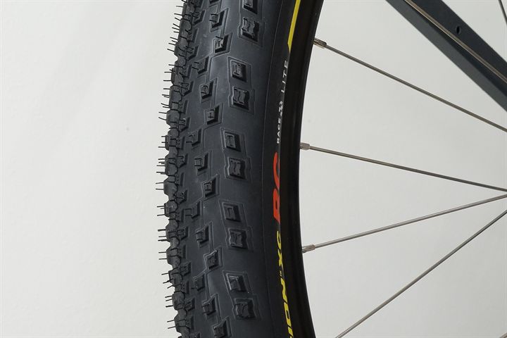 Pirelli Scorpion XC RC Race Lite Team Edition  mountain bike tire on a rolling resistance test machine