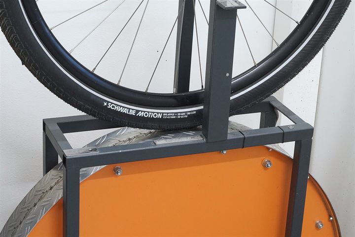 Schwalbe Motion Big Apple road bike tire on a rolling resistance test machine