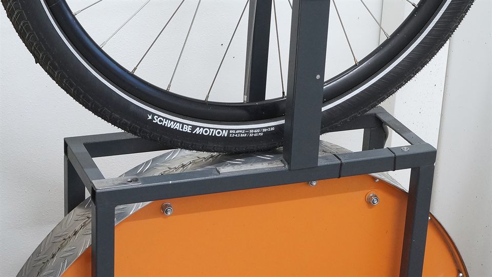 Schwalbe Motion Big Apple 50 on a rolling resistance machine
