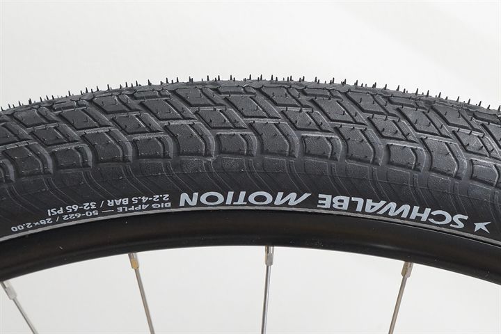 Schwalbe Motion Big Apple Touring/E-Bike on a rolling resistance test machine
