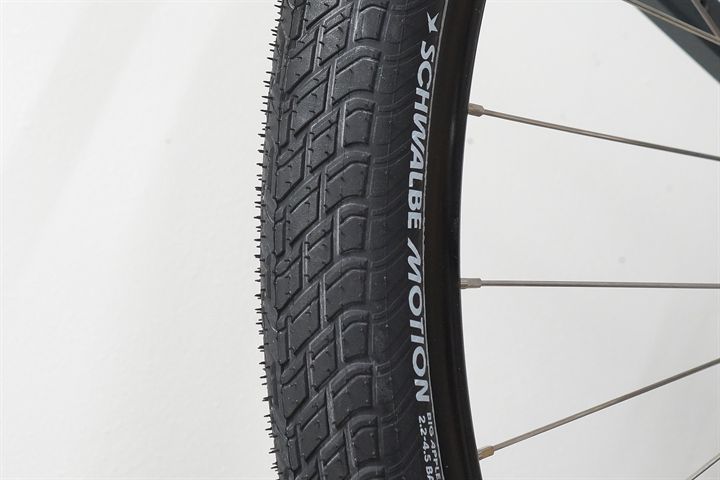 Schwalbe Motion Big Apple Touring/E-Bike on a rolling resistance test machine