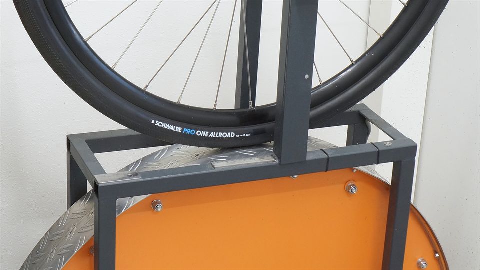 Schwalbe Pro One Allroad 40 Lab Test Schwalbe Pro One Allroad 40 on a rolling resistance machine