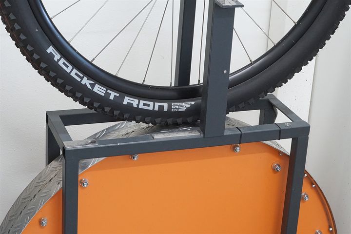 Schwalbe Rocket Ron Super Race Addix Speed 2026 road bike tire on a rolling resistance test machine