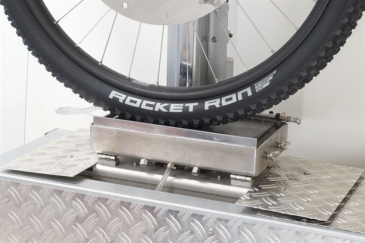 Schwalbe Rocket Ron Super Race Addix Speed 2026 road bike tire on a grip test machine