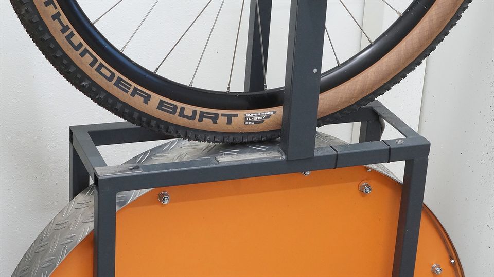 Schwalbe Thunder Burt Super Race Addix Speed 2.35 on a rolling resistance machine
