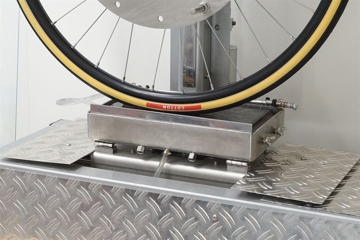 Specialized Cotton TLR road bike tire on a grip test machine