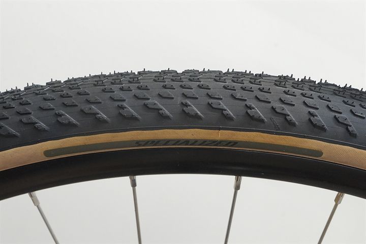 Specialized Tracer TLR 40  mountain bike tire on a rolling resistance test machine