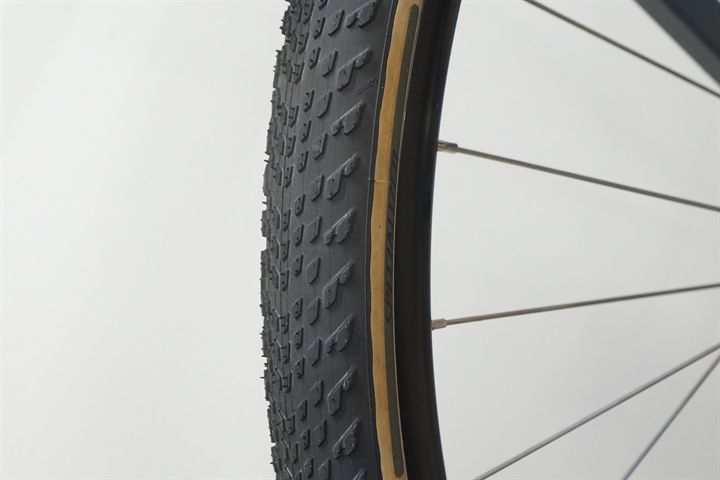 Specialized Tracer TLR 40  mountain bike tire on a rolling resistance test machine