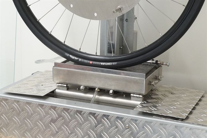Tufo Comtura Prima TT road bike tire on a grip test machine