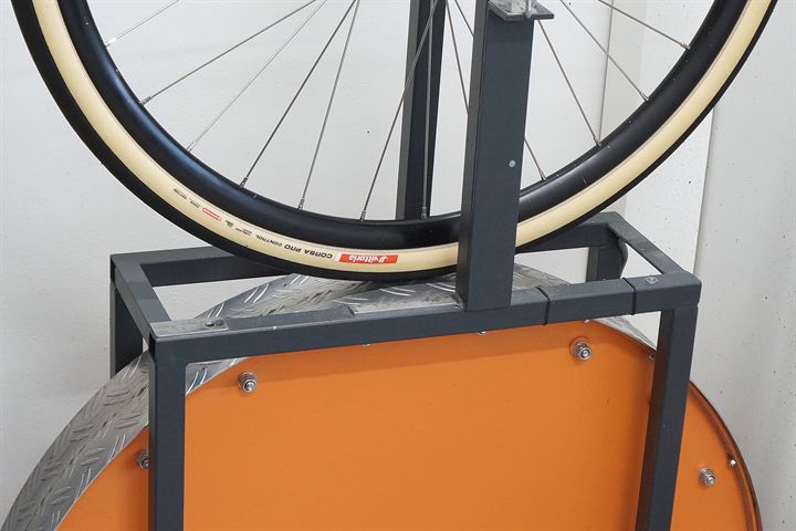 Vittoria Corsa Pro Control TLR 38 road bike tire on a rolling resistance test machine