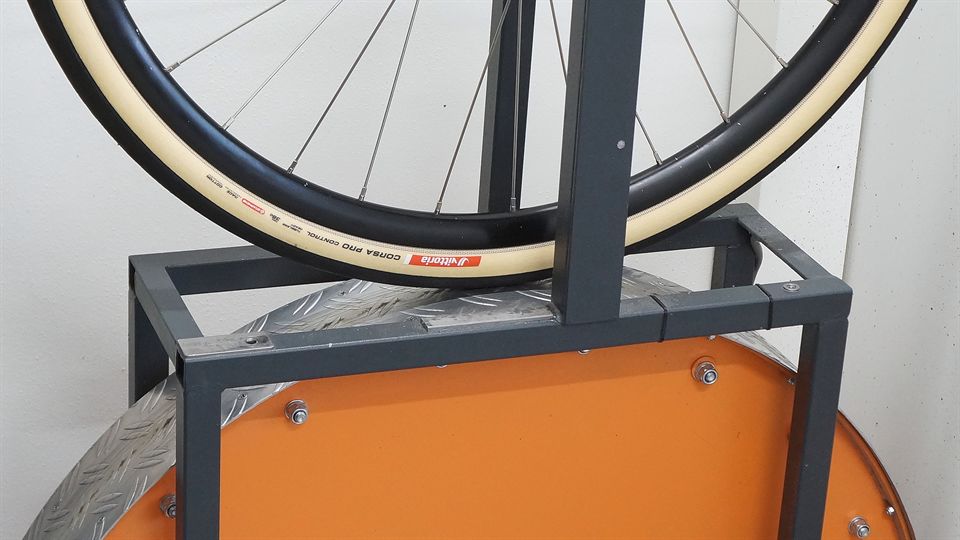 Vittoria Corsa Pro Control TLR 38 on a rolling resistance machine
