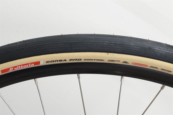 Vittoria Corsa Pro Control TLR 38  mountain bike tire on a rolling resistance test machine