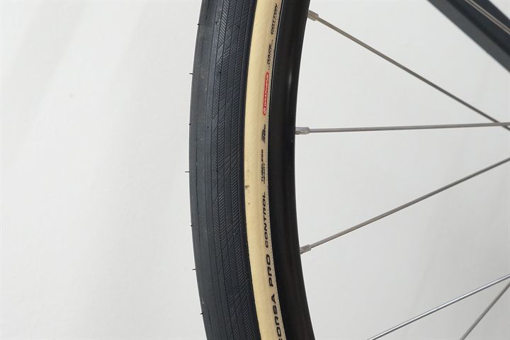Vittoria Corsa Pro Control TLR 38  mountain bike tire on a rolling resistance test machine
