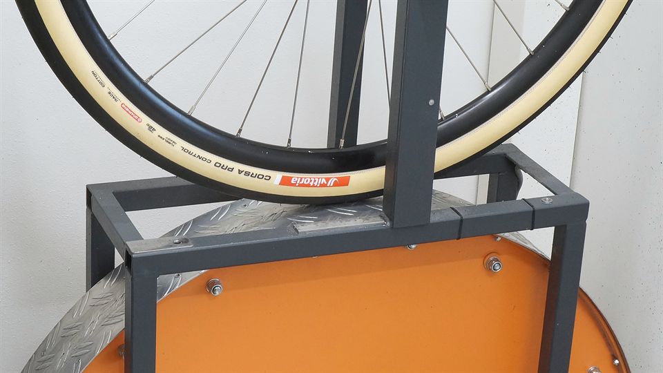 Vittoria Corsa Pro Control TLR 42 on a rolling resistance machine