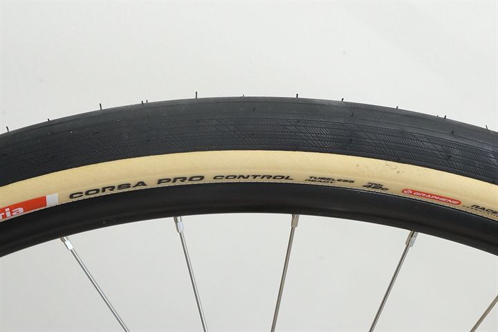 Vittoria Corsa Pro Control TLR 42  mountain bike tire on a rolling resistance test machine