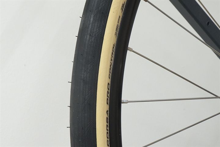 Vittoria Corsa Pro Control TLR 42  mountain bike tire on a rolling resistance test machine