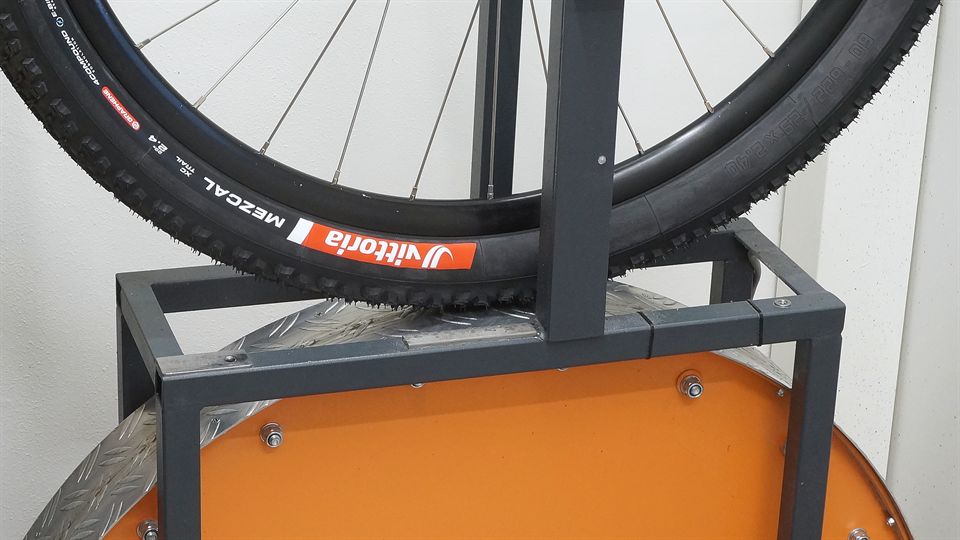 Vittoria Mezcal XC Trail 2.4 on a rolling resistance machine