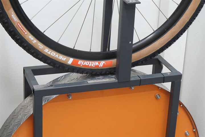 Vittoria Peyote XC Race road bike tire on a rolling resistance test machine