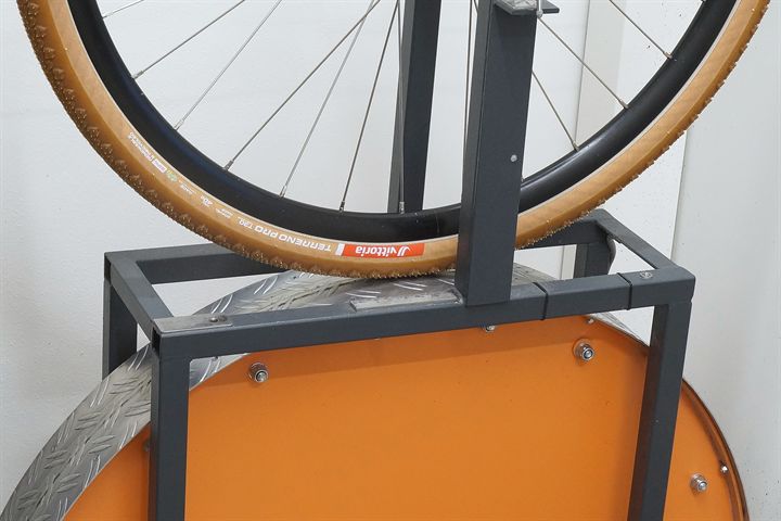 Vittoria Terreno Pro T30 Fine Loose 40 road bike tire on a rolling resistance test machine