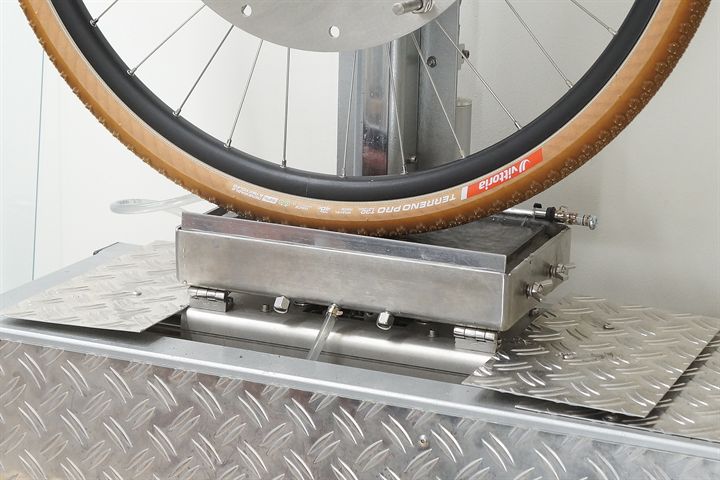 Vittoria Terreno Pro T30 Fine Loose road bike tire on a grip test machine