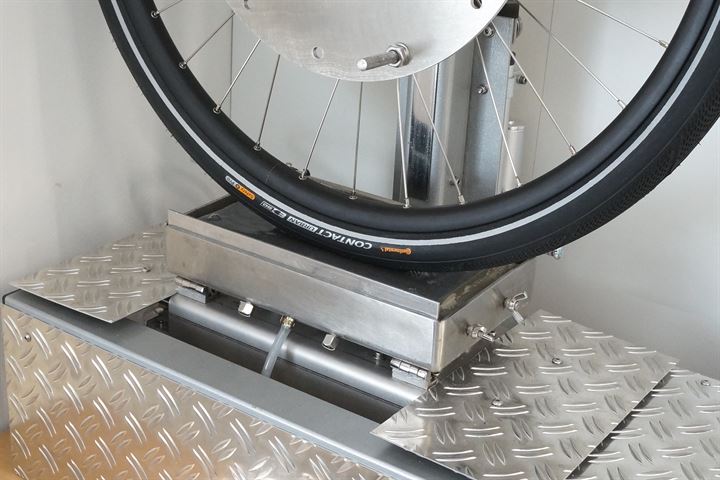 Continental Contact Urban road bike tire on a grip test machine