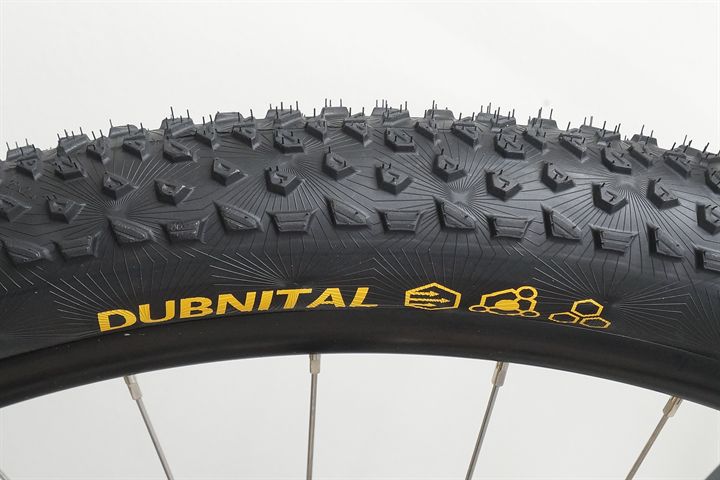 Continental Dubnital Race Rapid Continental Dubnital Race Rapid mountain bike tire on a rolling resistance test machine